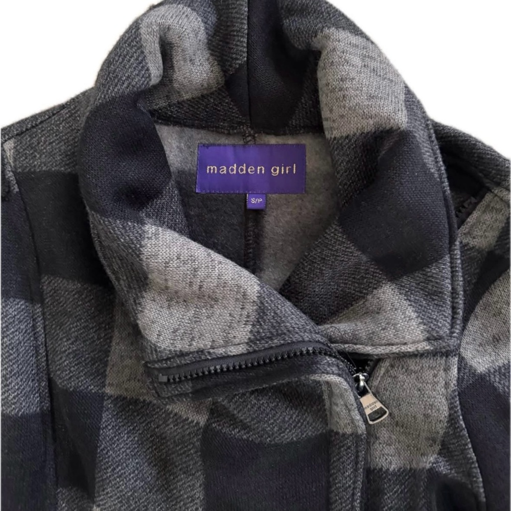 BRAND NEW Buffalo Plaid Women's Jacket with Belt - Picture 3 of 5
